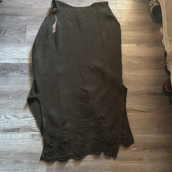 Hendi Black Distressed Sleeveless Sweater Vest - Picture 4 of 4